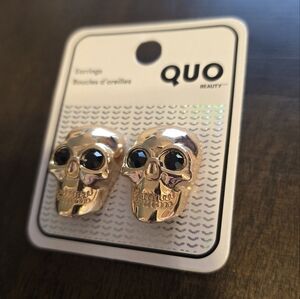 🌈NWT Skull 💀 Gold Colored Black Rhinestone Eye Earrings